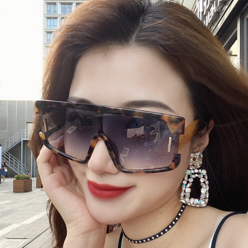 【YUZHU】COD Ins Oversized Bingkai Kontras Warna Satu-piece Lens Lapangan Sunglasses untuk Wanita