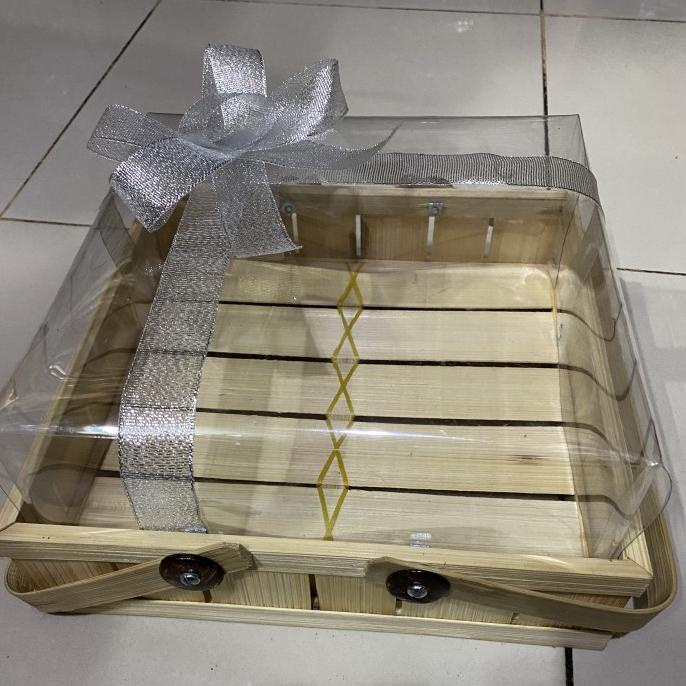 

AKSESORIS PERNIKAHAN KERANJANG HANTARAN BAMBU KUE UKURAN 25X25 PERLENGKAPAN PESTA CRAFT