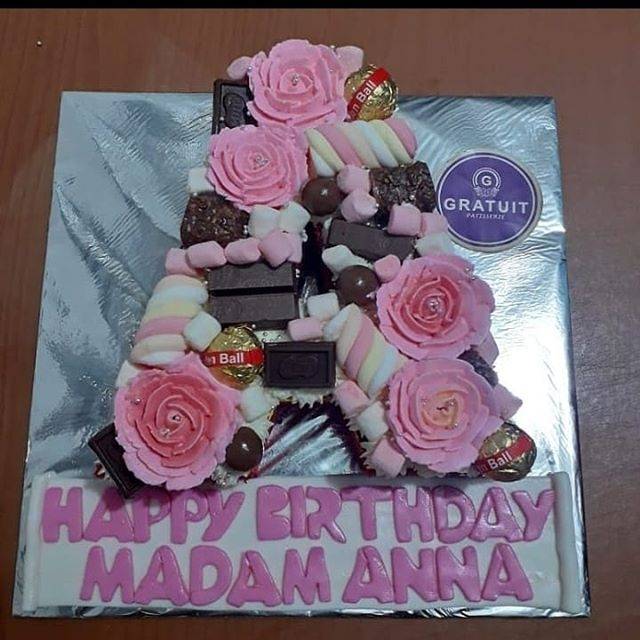 

MONOGRAM CAKE 20CM