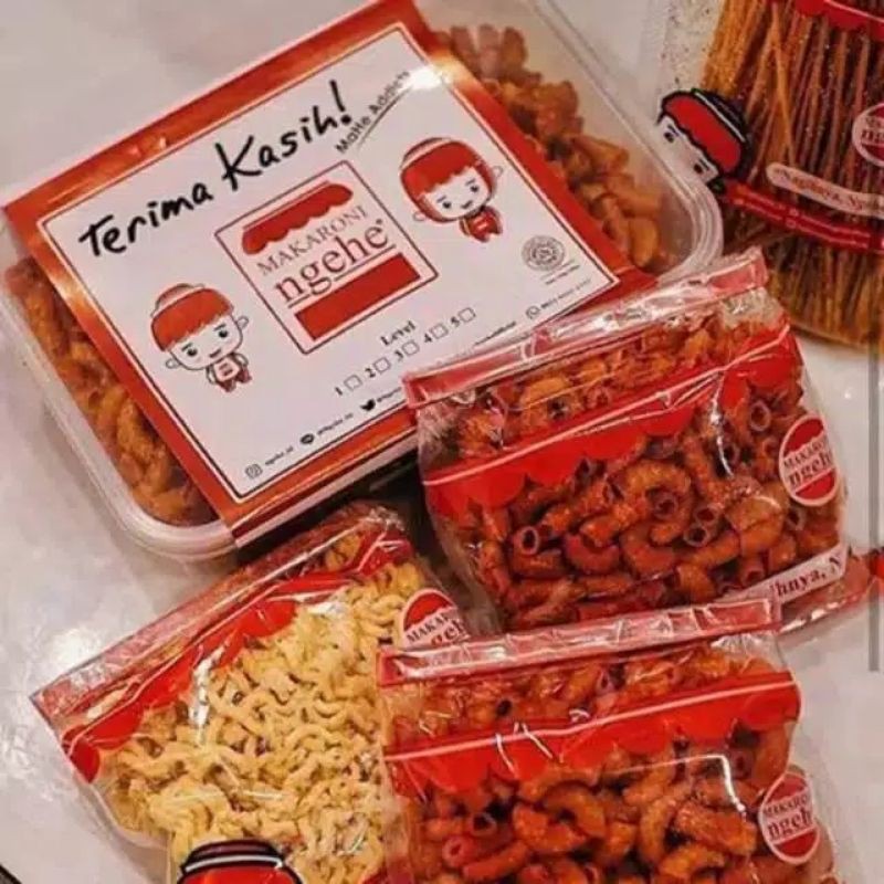 

(Toples Reguler) Macaroni Pedas / Macaroni Ngehe / Aneka Cemilan (Wajib Order Packing Dus atau Bubble Wrap)