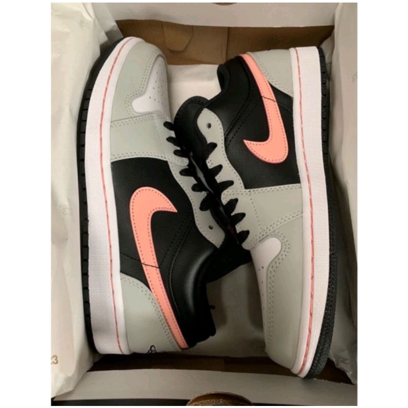 [Local Pair] Nike Air Jordan 1 Low Black/Bleached Coral-Grey Fog Original 100% Resmi Store