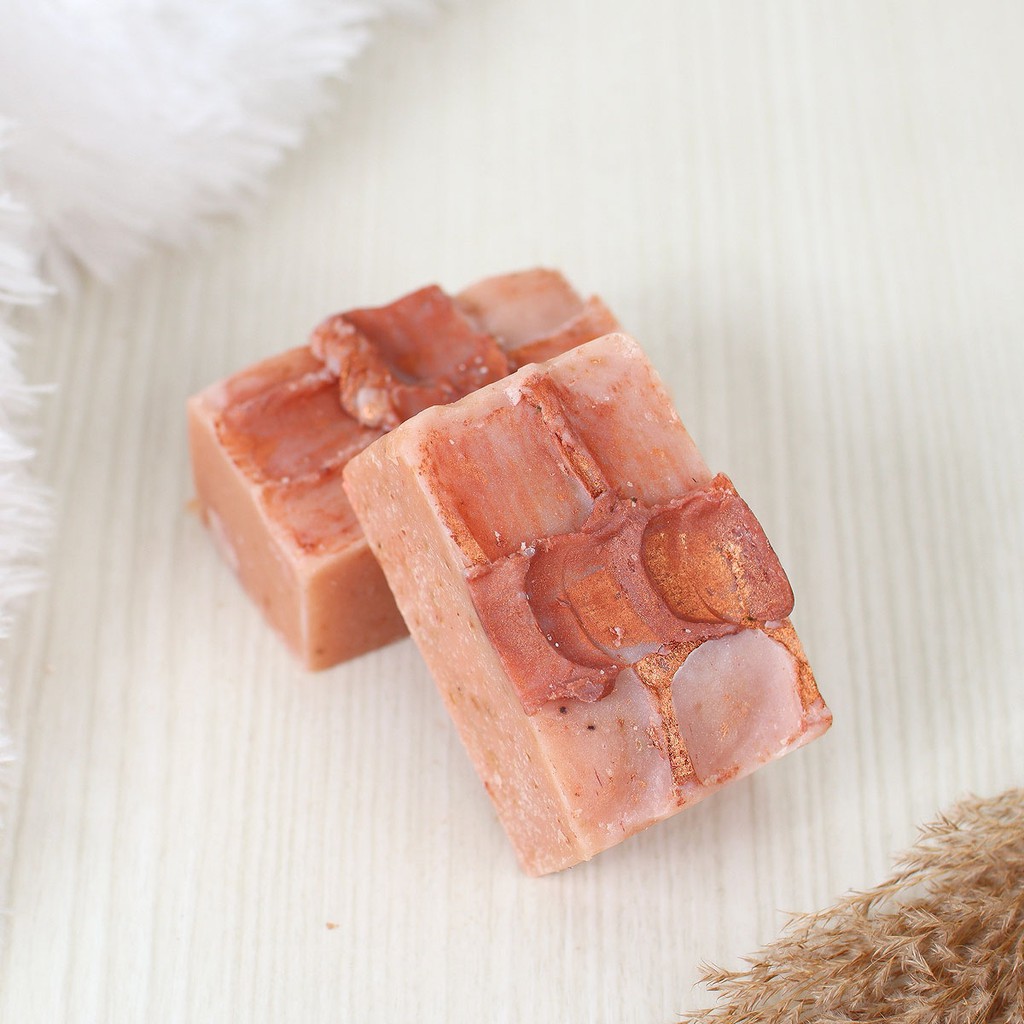 SALOMEA (STRAWBERRY + KEFIR GOAT's MILK) scrub ORGANIC SOAP