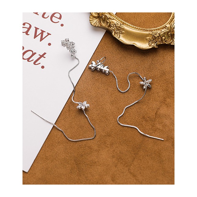 LRC Anting Tusuk dan Jepit Fashion Silver Diamond-studded Flower Tassel P22292