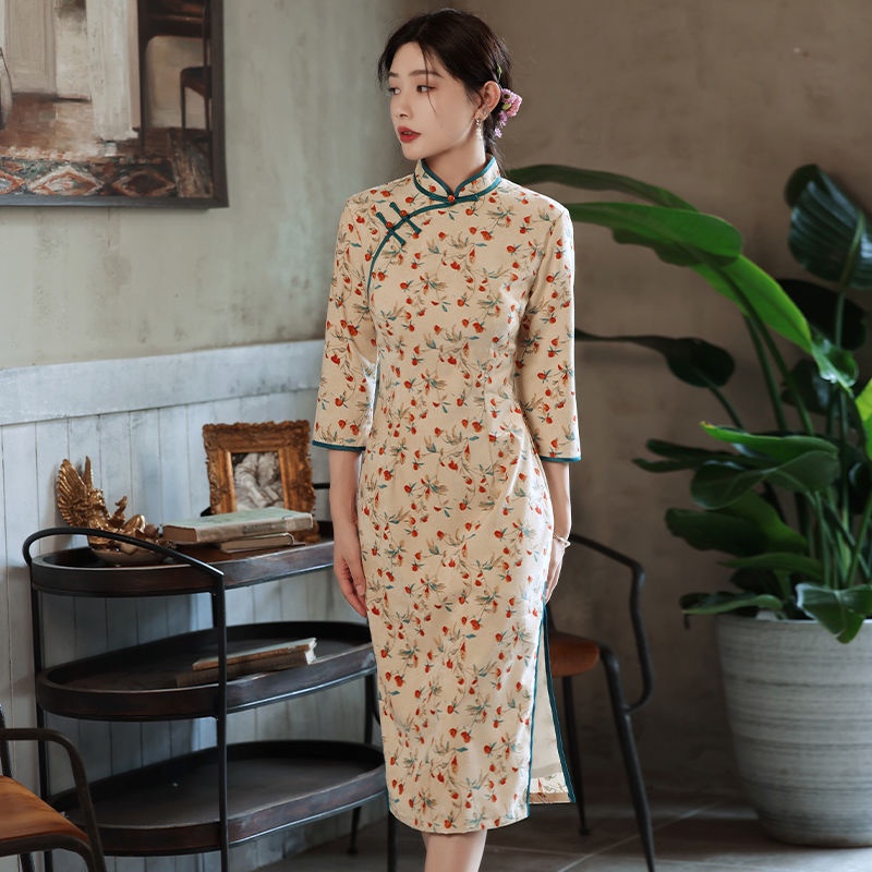 Cheongsam 2021 new young style, simple and elegant, retro corduroy, slim waist, improved little man,