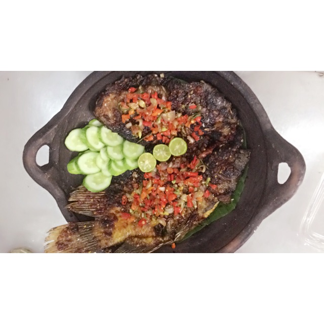 

Gurame bakar sambal matah, bumbu melimpah dikombinasikan dg sambal matah yg yahut.