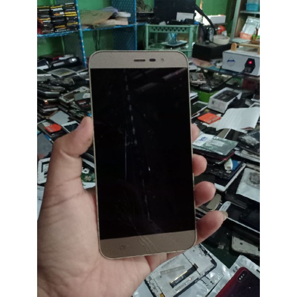 LCD Only dan Frame (Touchscreen retak dan masih nempel) Hisense F30 Ori Copotan HP