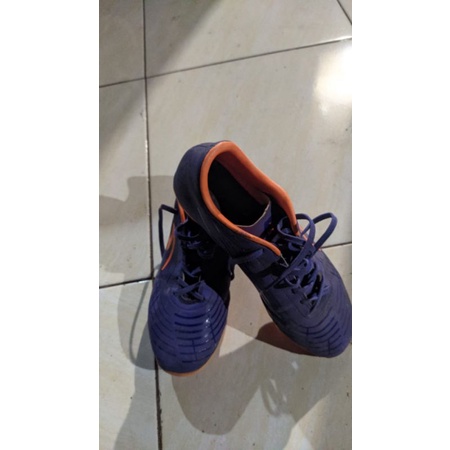 sepatu bola SPECS original