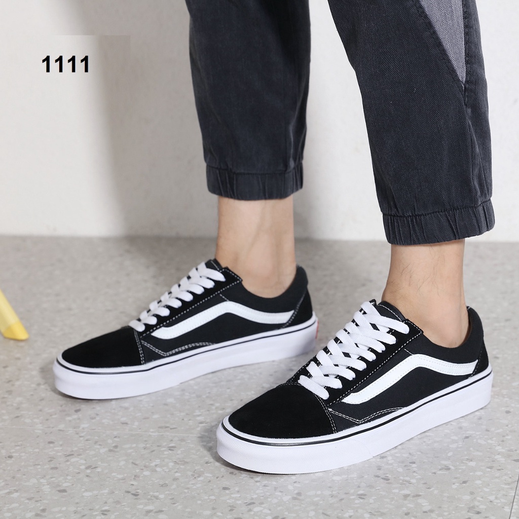 V Classic Sneaker 1111