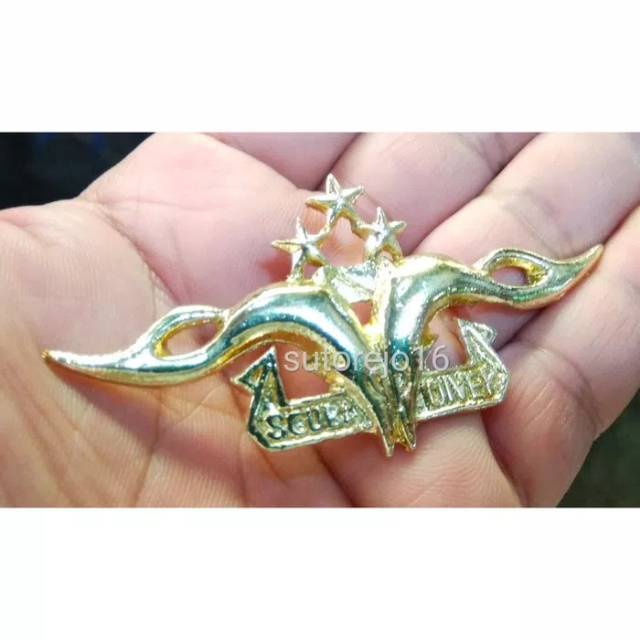 

Pin scuba diver possi bintang tiga a3