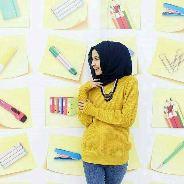 Sweater Rajut Roundhand wanita