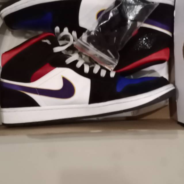 Air jordan mid top 3 lakers