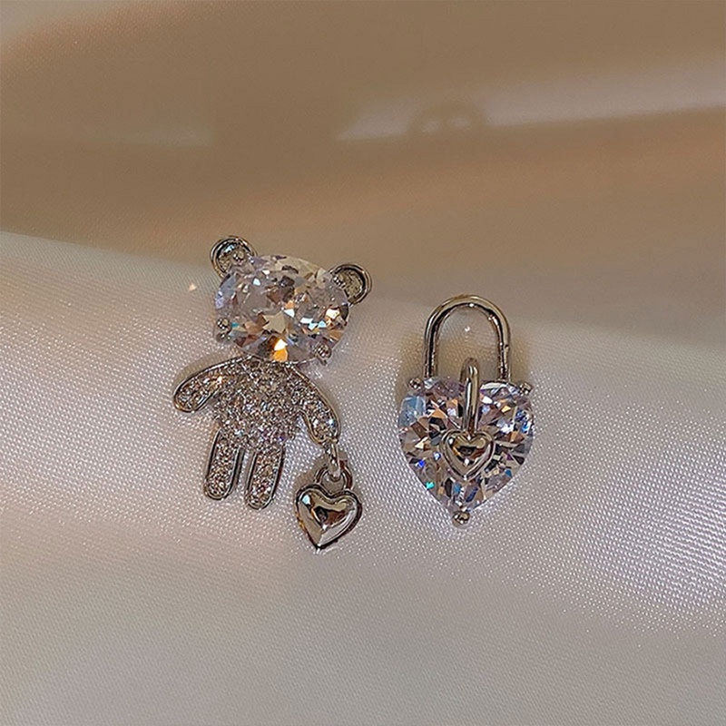 Fancyqube Anting Stud Silver Needle Zircon Bentuk Beruang Hati Asimetris Untuk Wanita