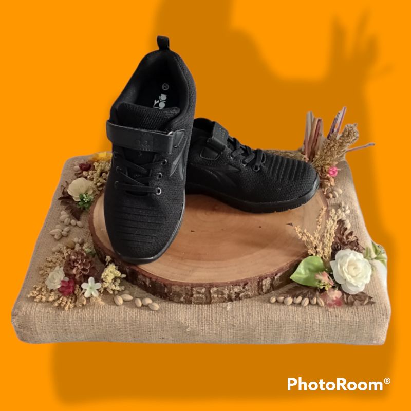 Sepatu Sekolah Diadora Inverigo Jr