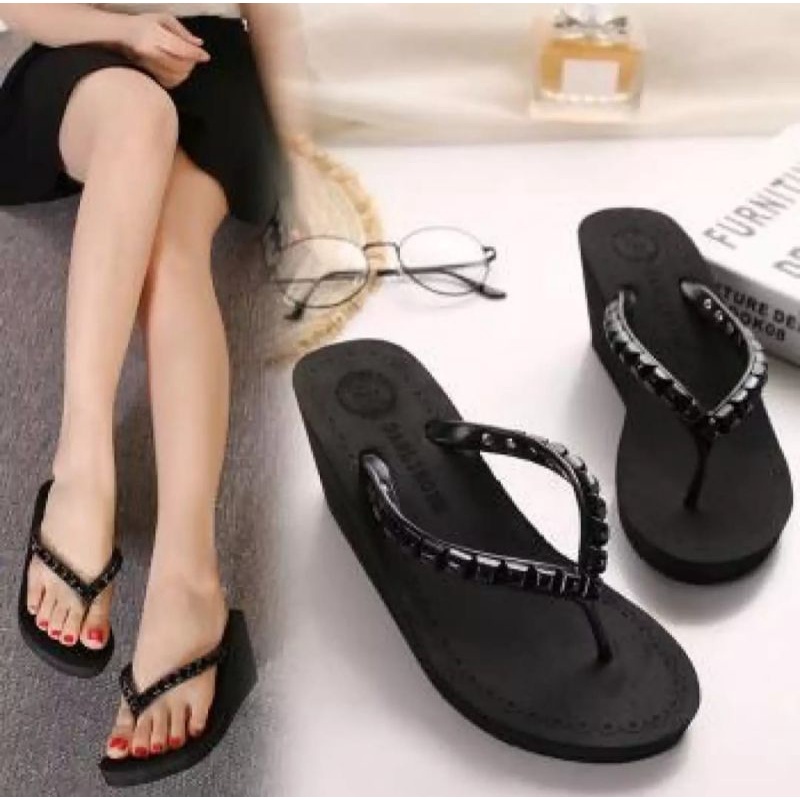 SANDAL WEDGES WANITA PIRAMID BK87