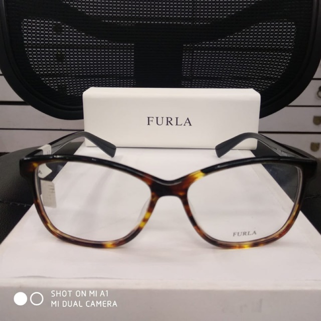 Kacamata Furla