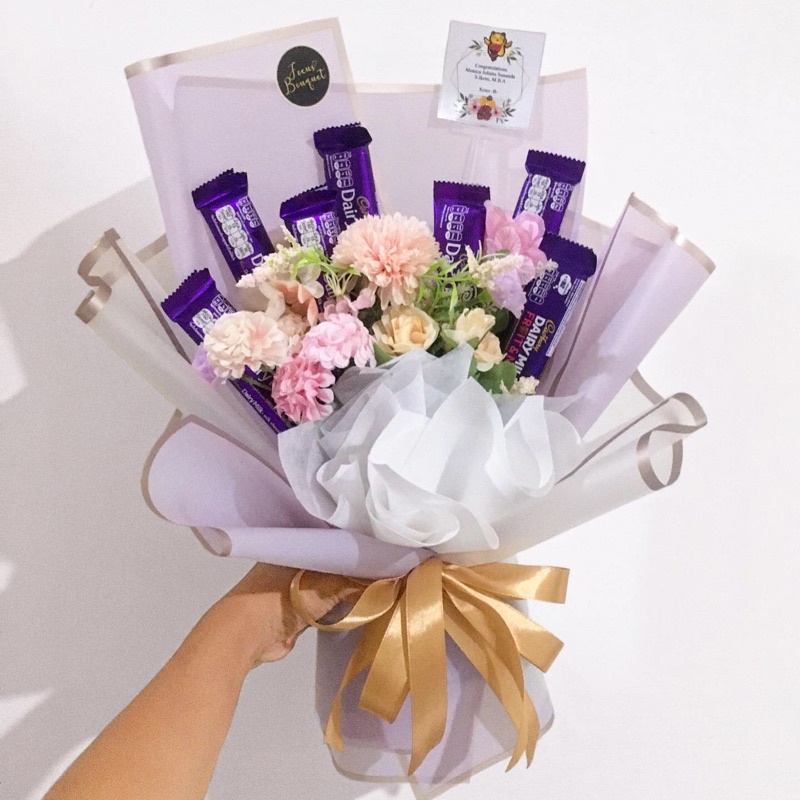 

Chocolate Bouquet / Buket Coklat / Buket Nyala / Buket Valentine / Buket Boneka / Hadiah Valentine / Graduation / Birthday / Wedding / Buket Snack