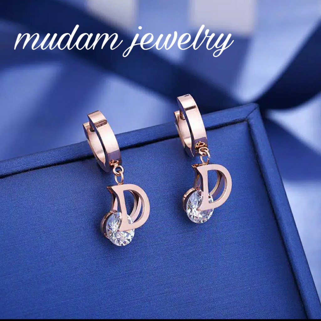 Anting Titanium Huruf D Clip Zircon Artifisial Untuk Wanita Fashion