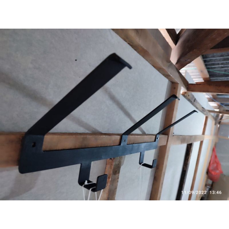 GANTUNGAN HELM / GANTUNGAN HELM DINDING