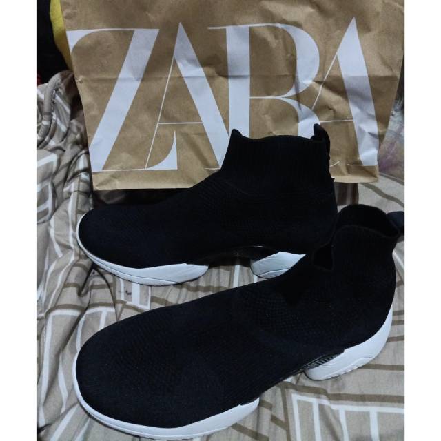 Sepatu Zara Man Slip on Trenzado black list white blanc Size 43