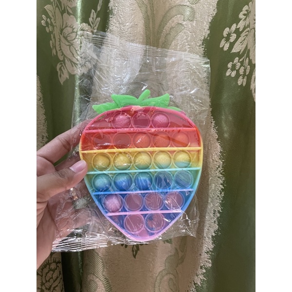 POP IT Rainbow karakter BT21 ice cream mobil dino - Hadiah kado Mainan Anak-Strawberry daun