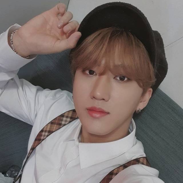 

Skz pola + miroh sticker