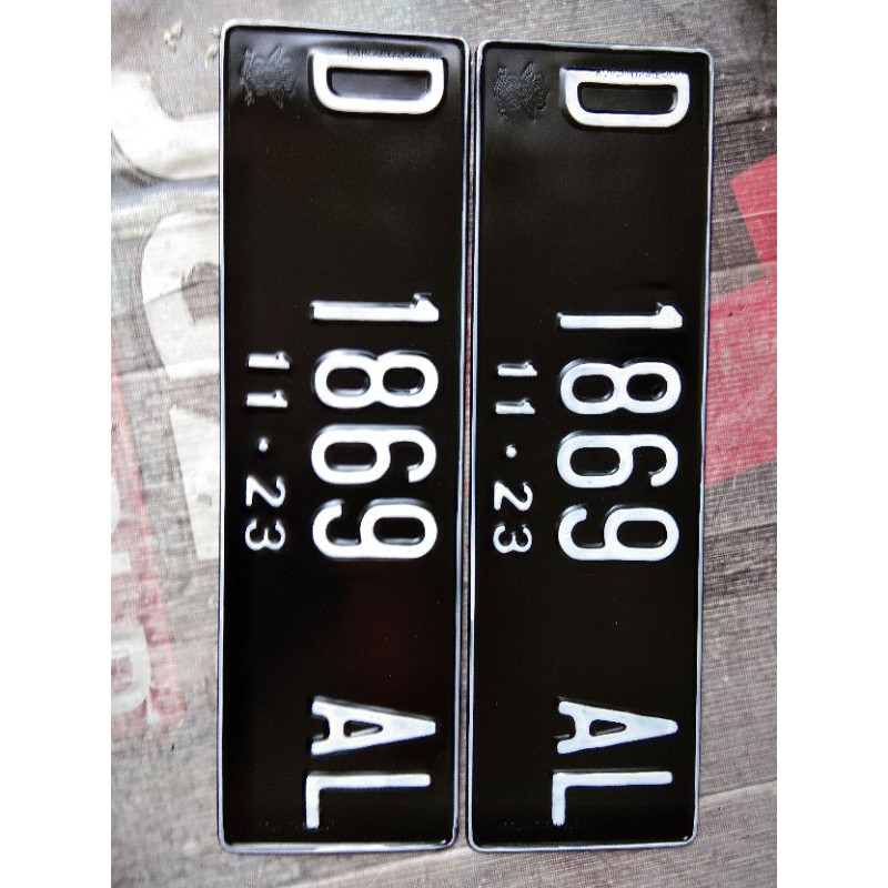 PLAT MOBIL LOGO KORLANTAS 1 PASANG DEPAN BELAKANG
