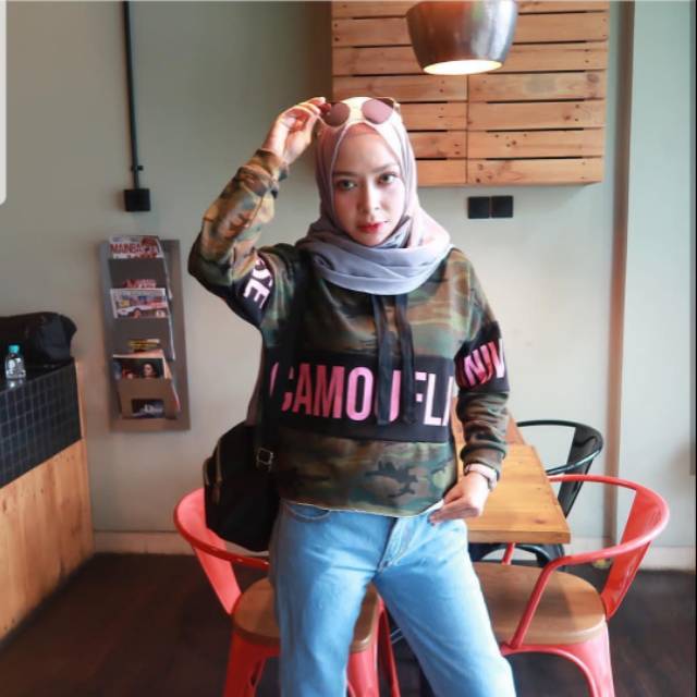 SWEATER HOODIE ARMY PULL & BEAR