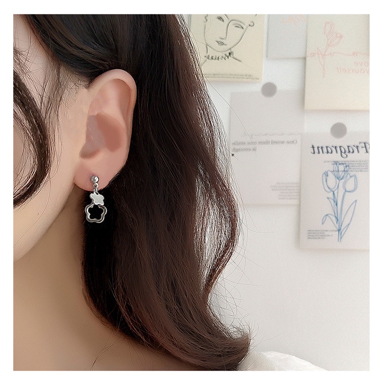 Anting Tusuk Motif Bunga Hollow Ala Korea Warna Silver Untuk Wanita