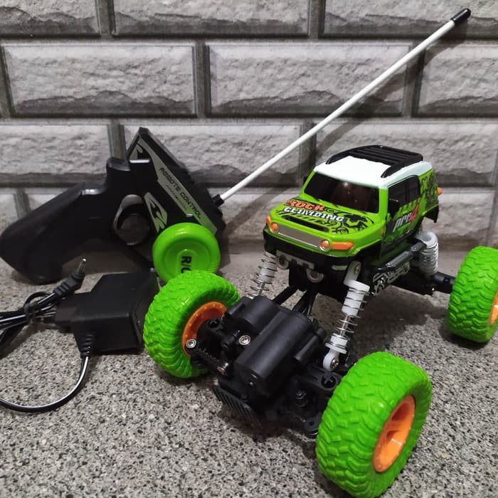 RC ROCK CLAWLER MOBIL REMOTE CONTROL 4WD MAINAN OFFROAD