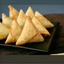 

samosa daging sayur isi 10 / sambosa frozen food