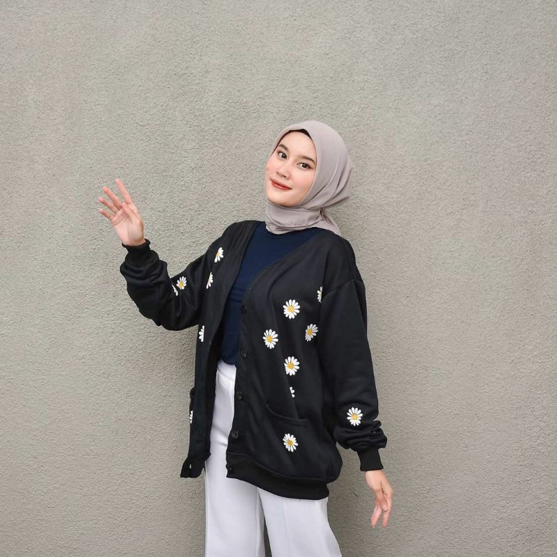 Sweater Wanita Little Daisy Flower Outer Wanita Model Kancing Terbaru Fleece Hot Item Best Seller-Hitam