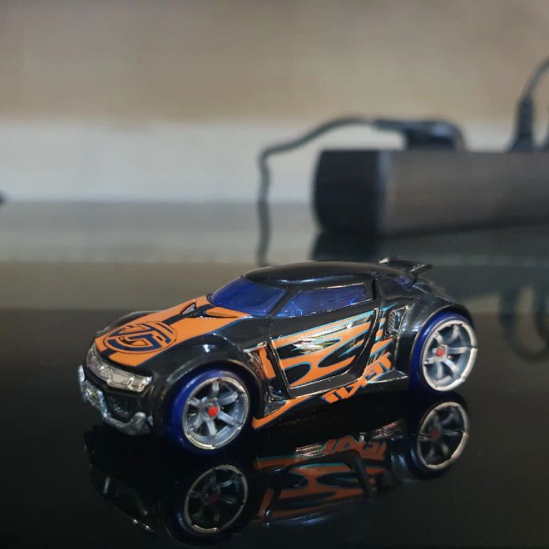Hot wheels Acceleracers Acceleracer High Voltage Teku loose