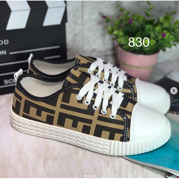 Sepatu Sneakers S830