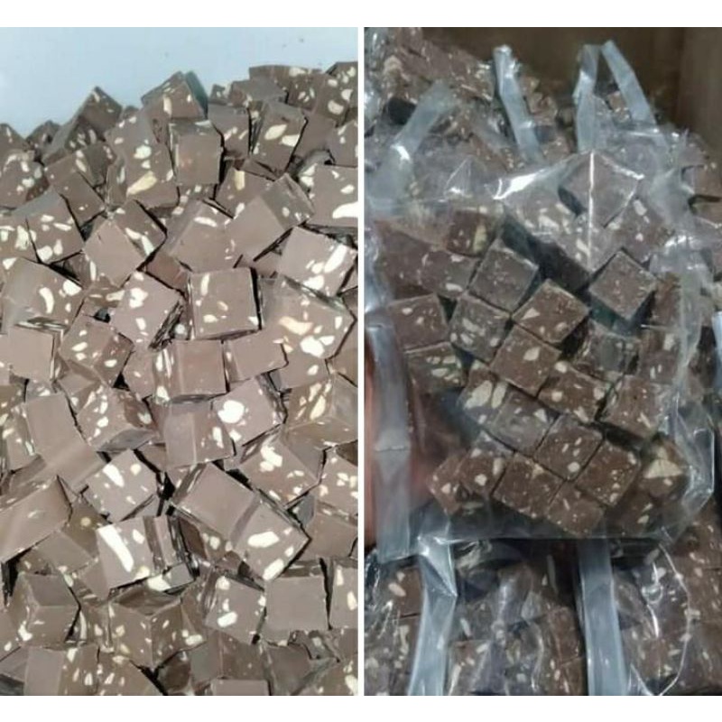 Coklat Patahan Silverqueen mix Toblerone Kacang nya Mede beratnya 250 gram