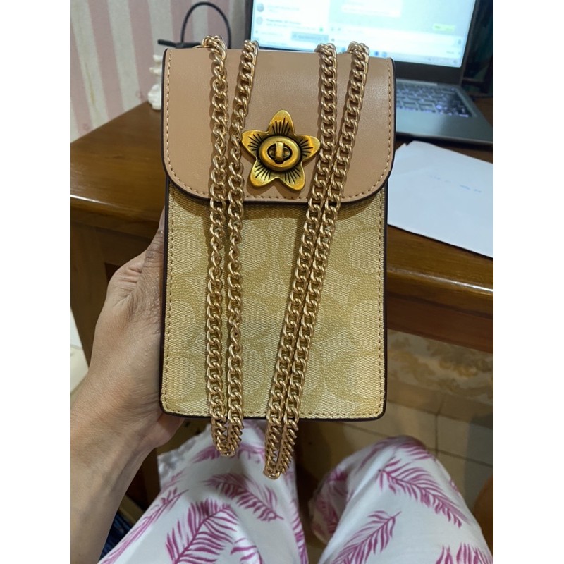 coach pouch