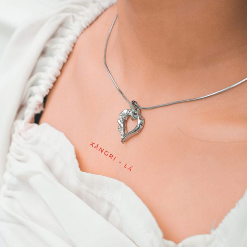 Kalung Liontin Titanium Wanita Dengan Permata liontin Love Berlian