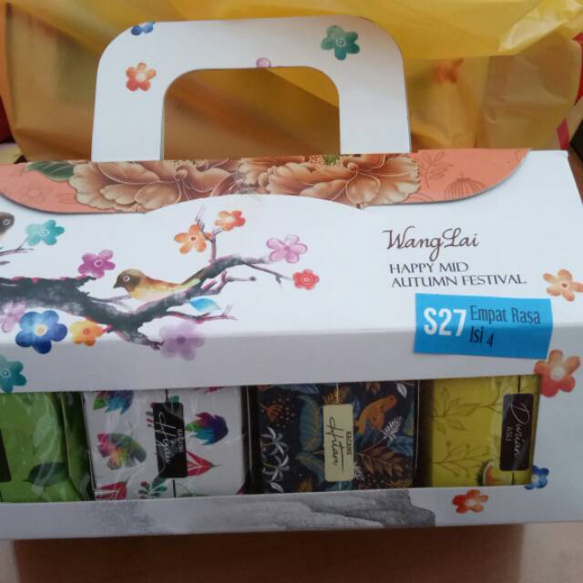 

MOONCAKE EMPAT RASA ISI 4 WANG LAI