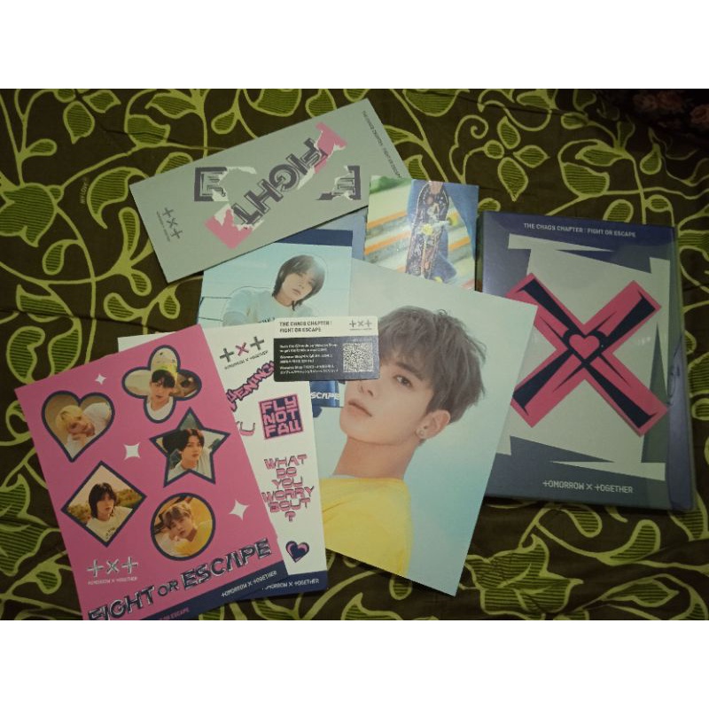 ALBUM ONLY FIGHT OR ESCAPE TXT (unsaeled)