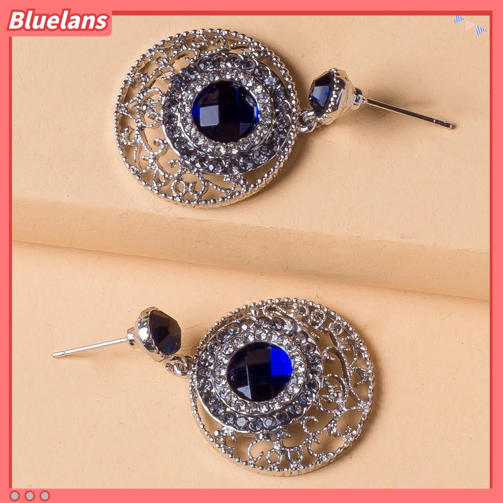 Anting Stud Bentuk Bulat Hollow Aksen Berlian Imitasi Warna Biru Untuk Wanita