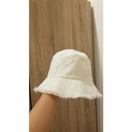 PRELOVED TOPI BUCKET HAT RIPPED WHITE