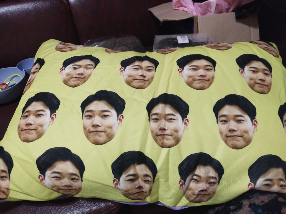 Custom Bantal Oppa Drakor Kim Seon Ho Hyun Bin 70 X 50cm