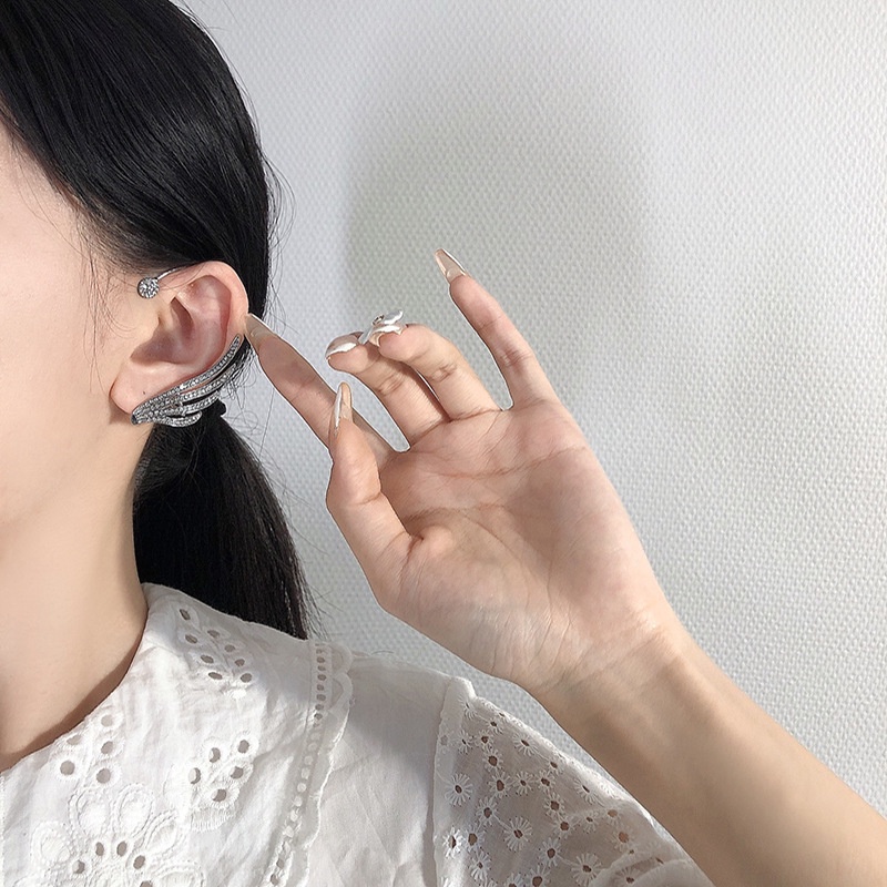 Anting Tusuk Bentuk Sayap Gaya Retro Untuk Wanita