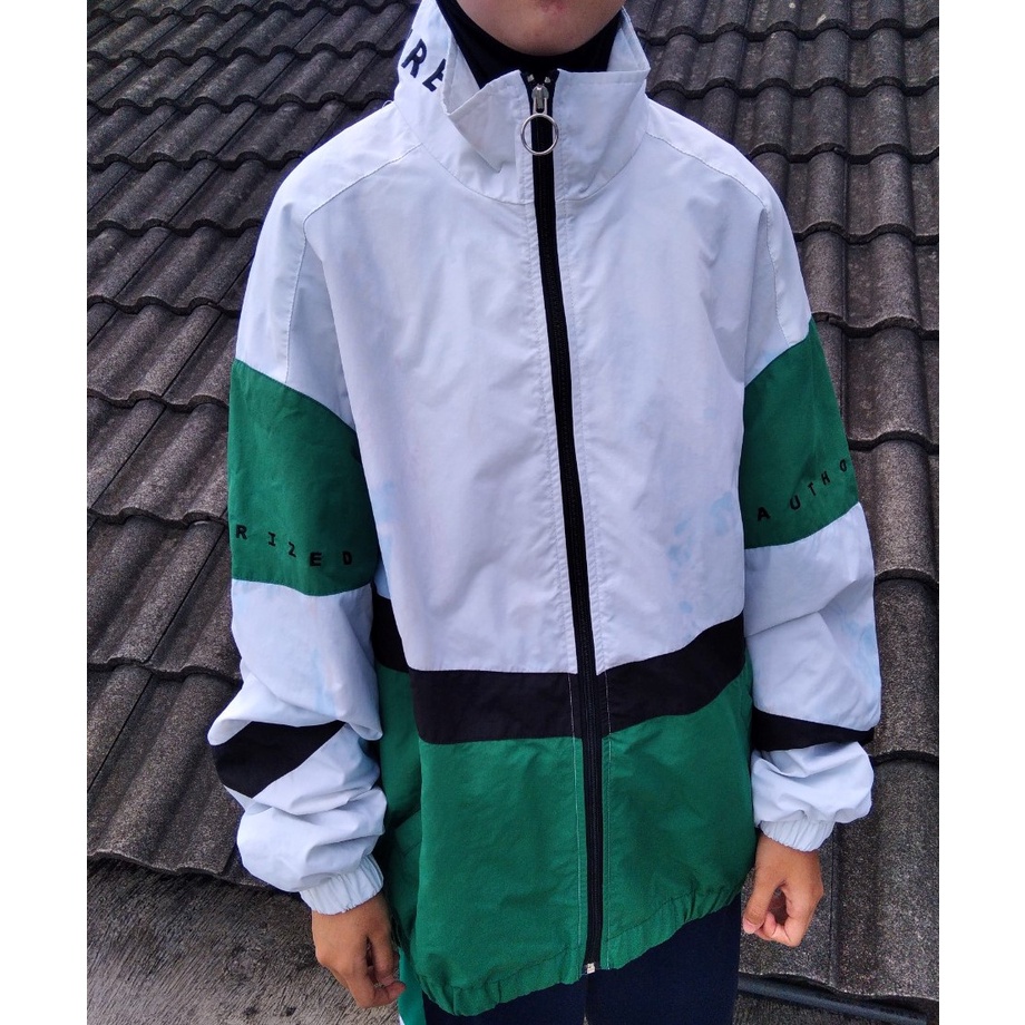 JAKET PARASUT THRIFT ATTENTION PUTIH UNISEX