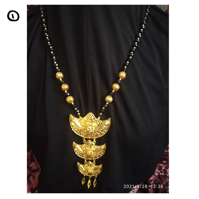 Kalung Hiasan Pasangan Kebaya Bulan Sabit Wayang