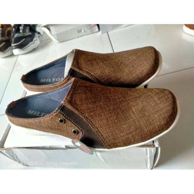 Sepatu Milton