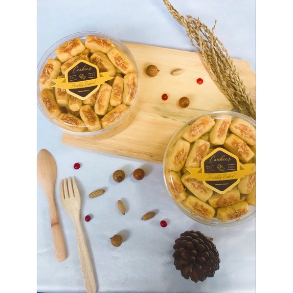 

KUE LEBARAN PREMIUM KASTENGEL CHEESE CAAKIES