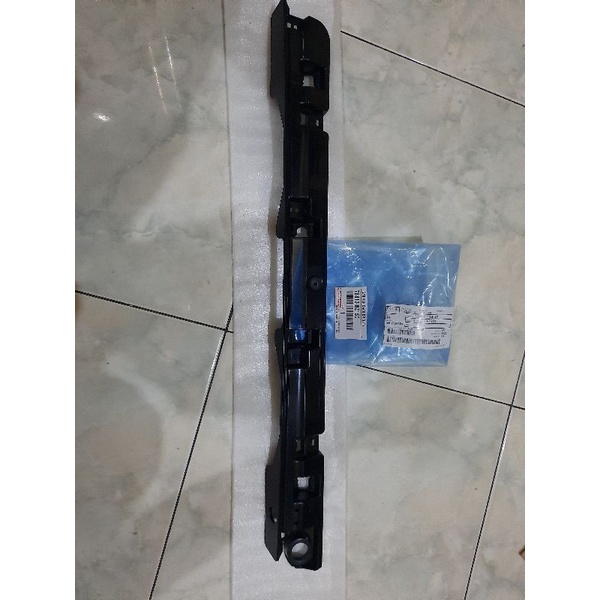 dudukan / bracket trunklid trunk lid avanza 2019 2020 2021 ori
