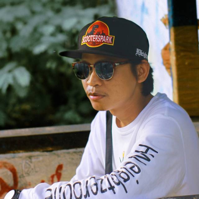 Topi snapback vespa original