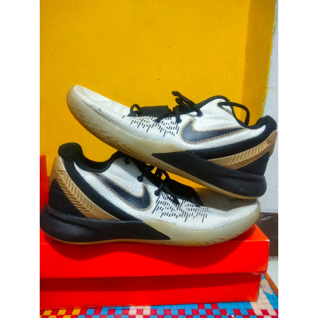 PROMO SEPATU BASKET/VOLI KYRIE FLYTRAP SECOND ORIGINAL LIKE NEW SIZE 44,5