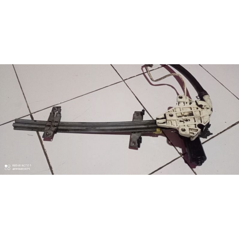 power window depan kiri (mazda 323 elite trendy 1986-1998) ford laser GL
